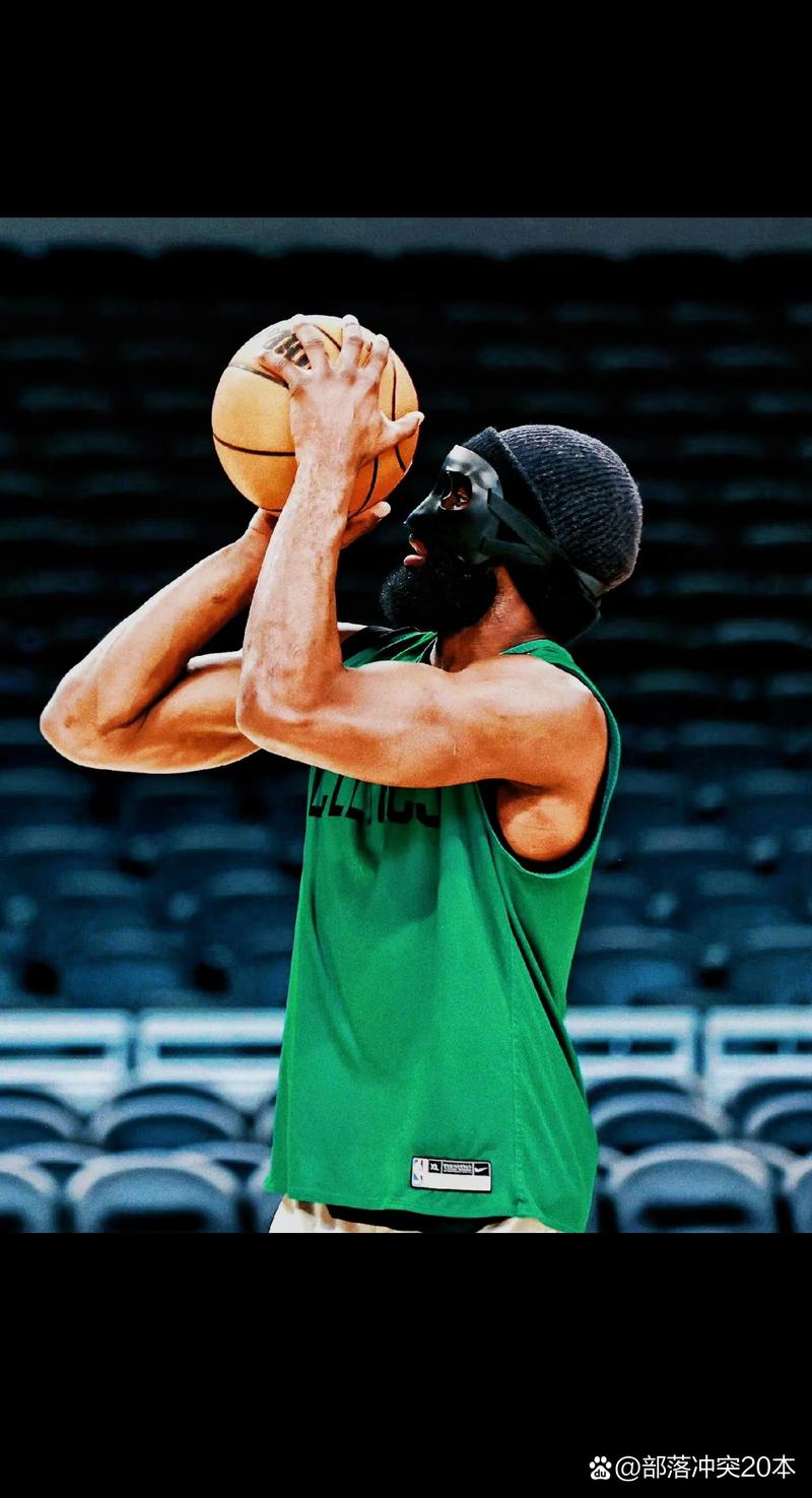 萨顿批萨拉赫：状态大幅下滑该接受替补，还自视甚高令人尴尬（萨顿指责萨拉赫：状态下滑应坐替补，自负姿态令人尴尬）