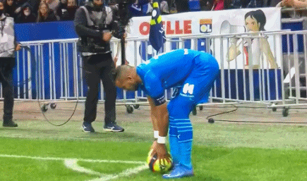 豪门后防崩溃，连续被打穿