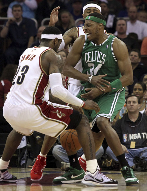 足协杯前瞻：国安迎最后的救命稻草 河南剑指冠军创历史（足协杯前瞻：国安背水一战谋自救，河南冲冠力争改写队史）