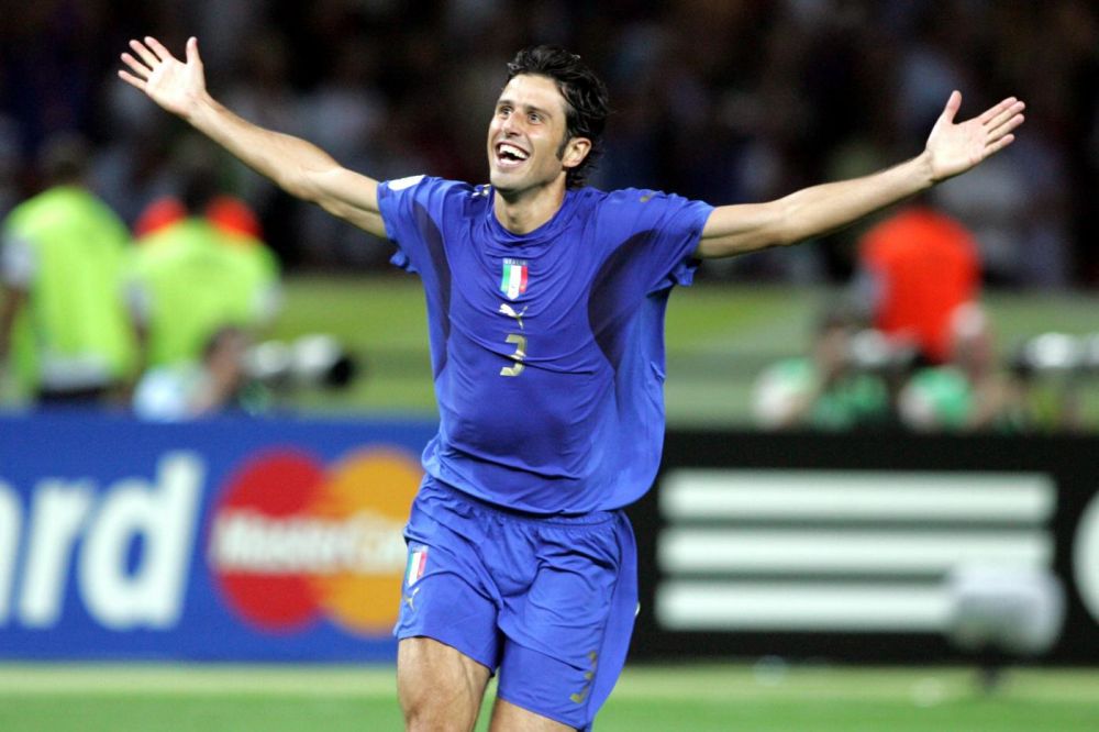 西蒙斯：在巴黎时，内马尔一直照顾我；英超就是世界第一联赛（西蒙斯称在巴黎受内马尔照顾，直言英超是世界第一联赛）