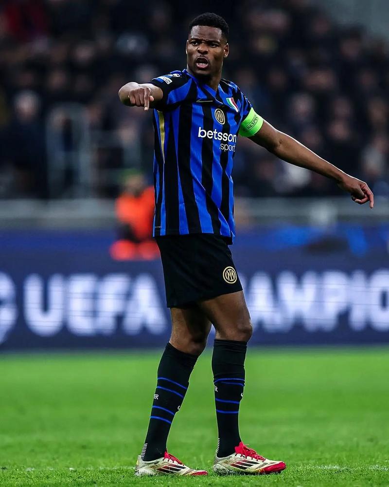 沪媒：中乙最佳射手费尔南多跟随玉昆训练，是否加盟还不确定（沪媒：中乙金靴费尔南多随玉昆合练，是否签约仍待定）