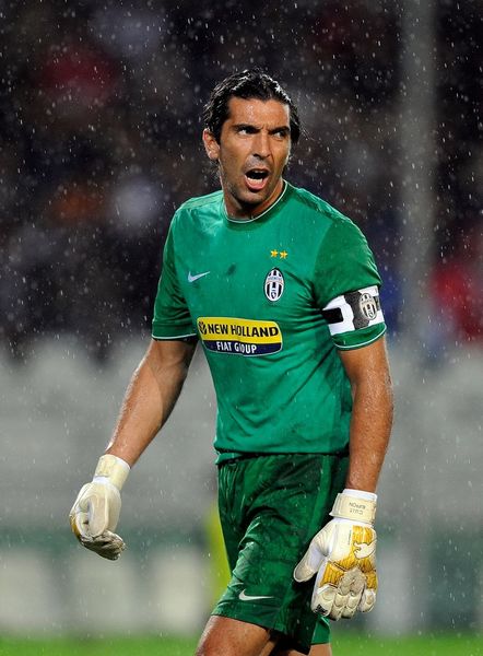 篮球篮网双核合砍70分，强势带队赢球（篮网双星轰下70分 助队强势取胜）