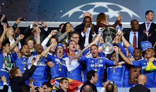 曼联拜仁争夺巴莱巴，球员倾向加盟红魔（曼联与拜仁竞逐巴莱巴，球员更心属红魔）