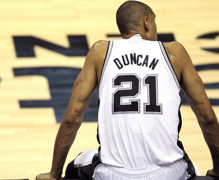 西甲-毕巴0-2皇马：历史战绩碾压，龙哥不用慌｜前瞻（西甲前瞻：皇马做客2-0毕巴，历史交锋一边倒，龙哥无忧）