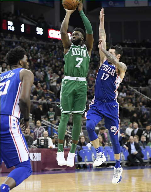 西班牙青训球队开除4名U16球员，他们曾为泄愤持刀威胁对手（因泄愤持刀恐吓对手，西班牙青训队解雇4名U16球员）