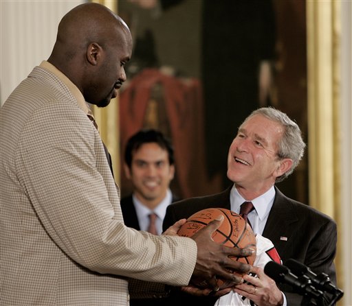 广东大胜广州：萨姆纳首秀伤退徐昕6中6 奎因29+6+7+5+6三分（广东轻取广州：萨姆纳首秀伤退，徐昕6投6中，奎因29分6板7助5抢断命中6记三分）