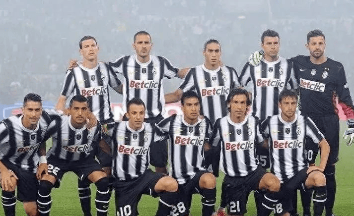 “湘超”短剧《我在野生球场当门神》开机，预计12月中旬上线（“湘超”短剧《我在野生球场当门神》启动拍摄，预计于12月中旬上线）