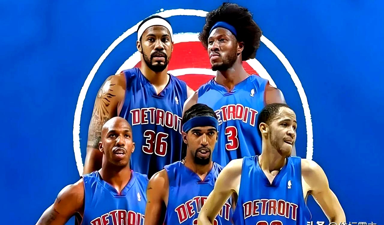 拓记：克林根争抢篮板后一瘸一拐走向替补席，赛前左小腿就有挫伤（拓记：克林根抢板后跛行回替补席，赛前左小腿已有挫伤）