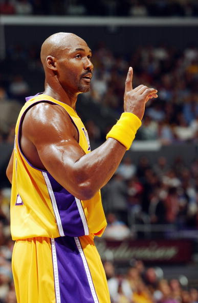 有惊无险，小麦和孔蒂所乘飞机警告灯误报导致飞机迫降（虚惊一场：小麦与孔蒂所乘航班因警示灯误报紧急降落）